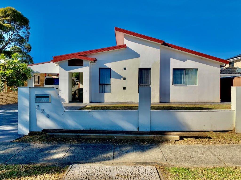 256 Prairie Vale Rd, Bossley Park, NSW 2176