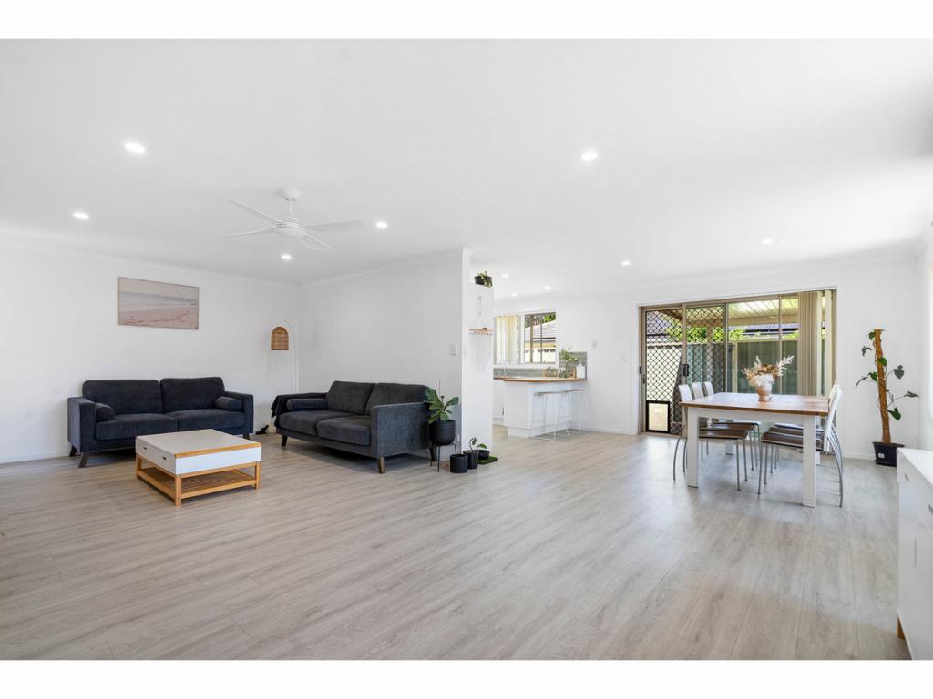 1/32 Hind Ave, Forster, NSW 2428