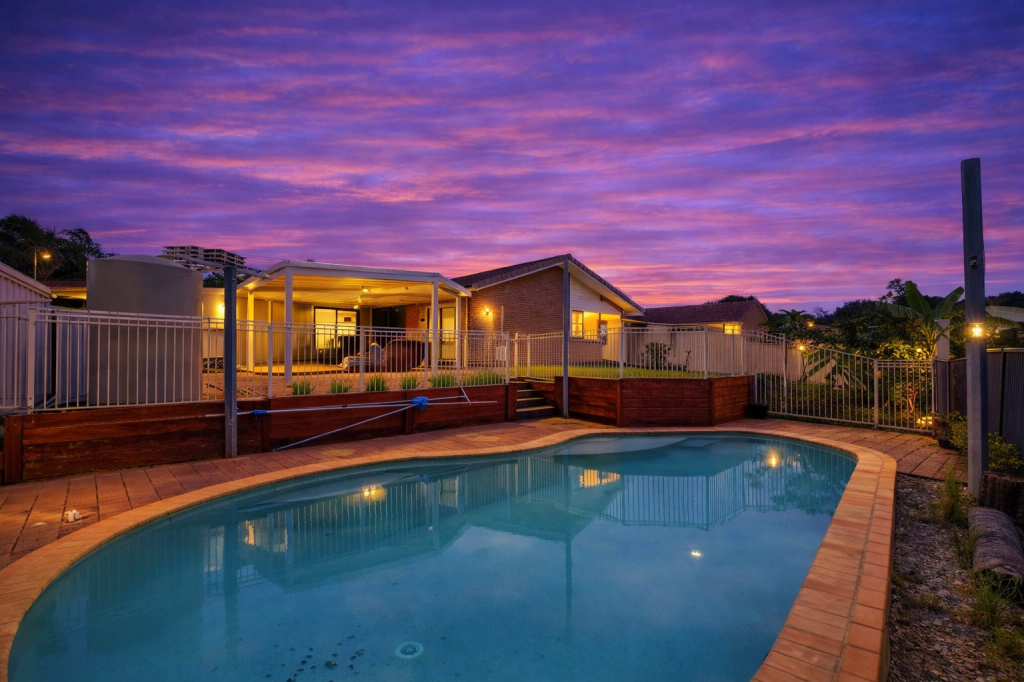 17 Paul Ct, Carrara, QLD 4211