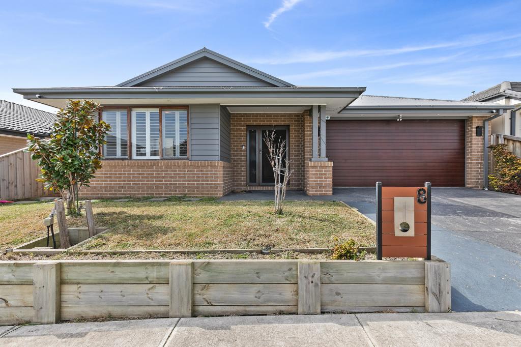 8 WAVERTREE CRES, WERRIBEE, VIC 3030