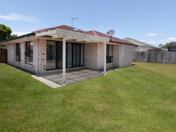 29 Pinewood St, Wynnum West, QLD 4178