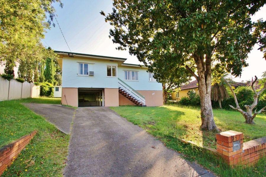 12 Bonneville St, Holland Park West, QLD 4121