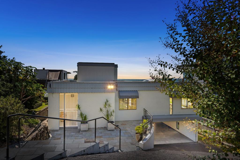 94 Oceana Tce, Manly, QLD 4179