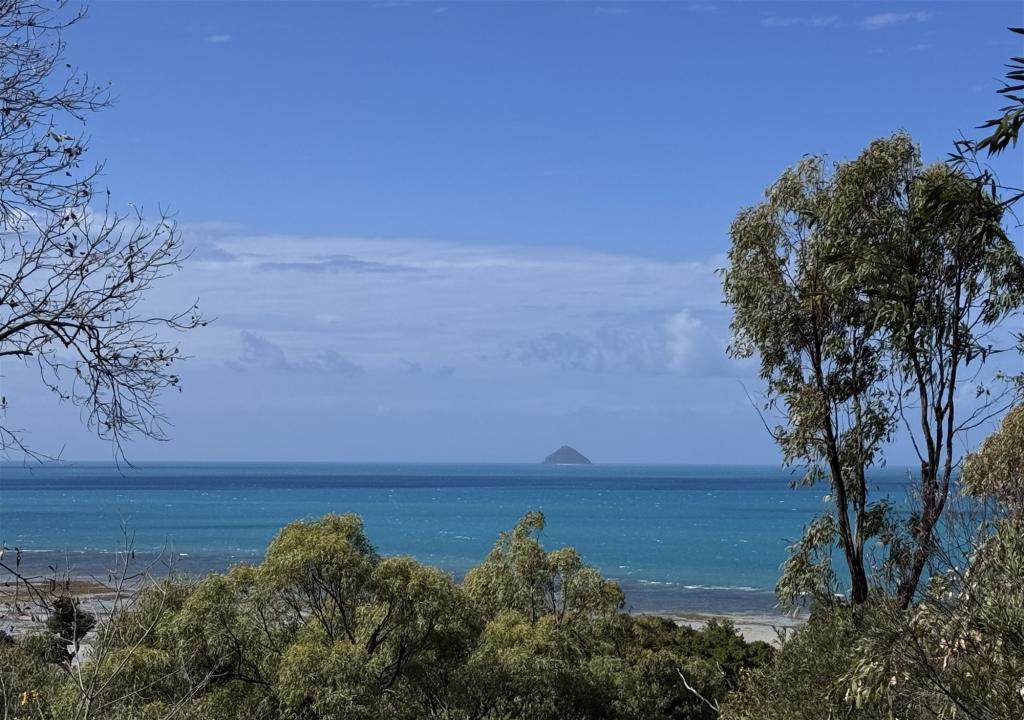 8 Rattray Ave, Hideaway Bay, QLD 4800