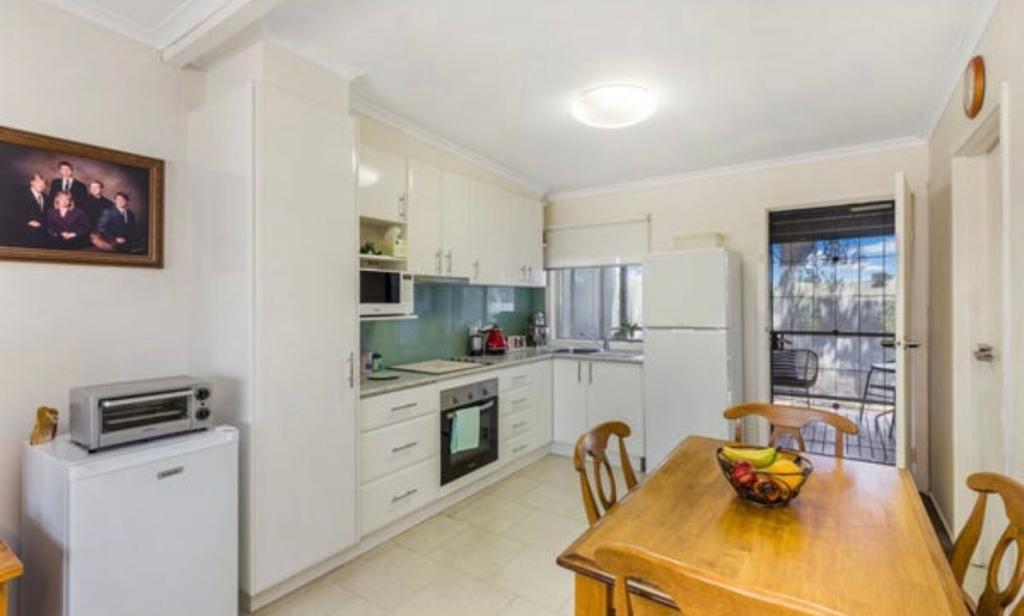 2/122 Kilmore Road, Heathcote, VIC 3523