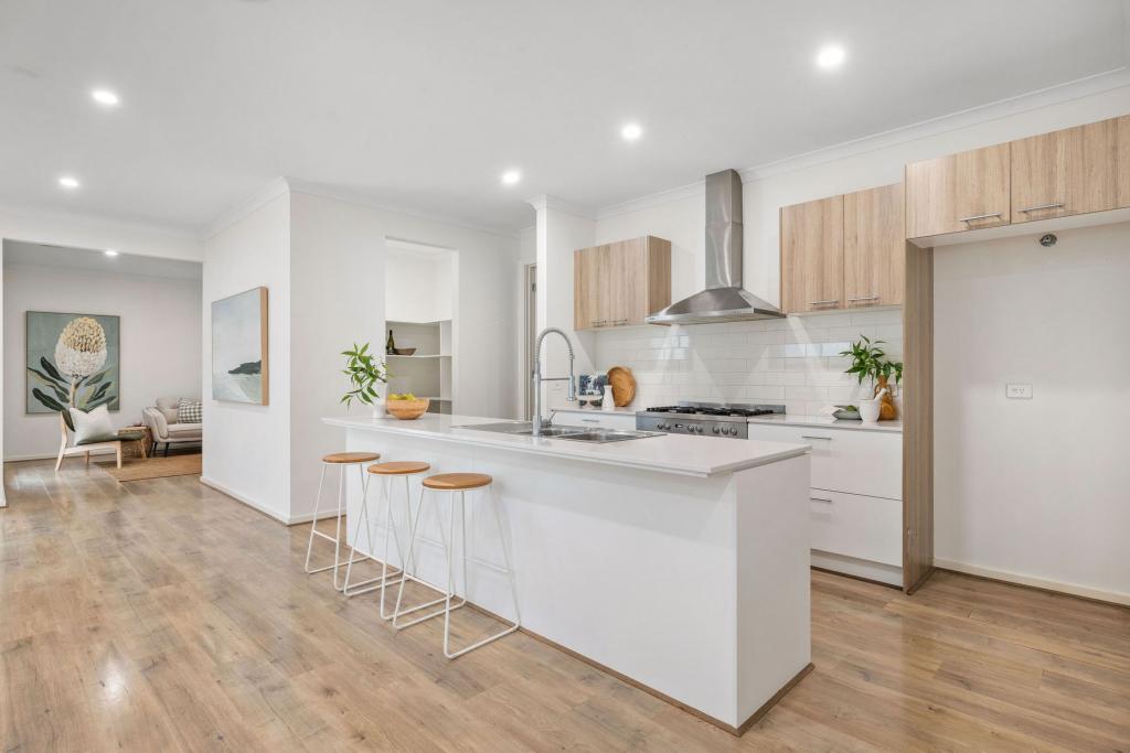 33 Nessie Balfour Tce, Somerville, VIC 3912