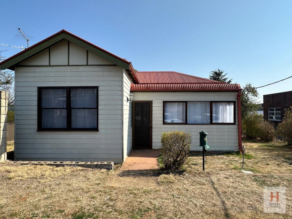 33 BRADLEY ST, COOMA, NSW 2630