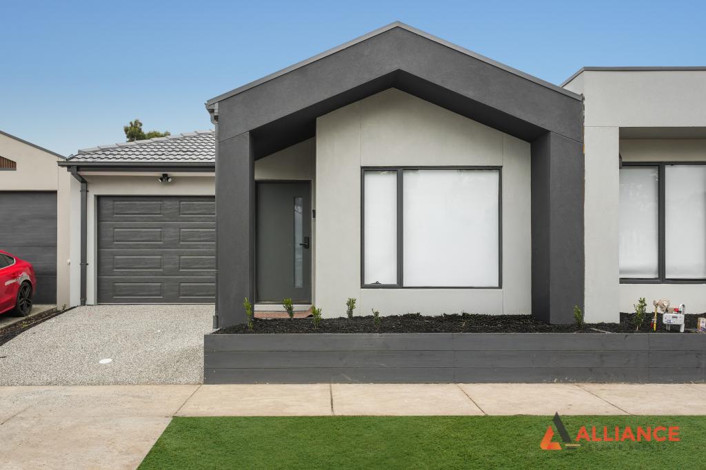 8 RACKA RD, WOLLERT, VIC 3750