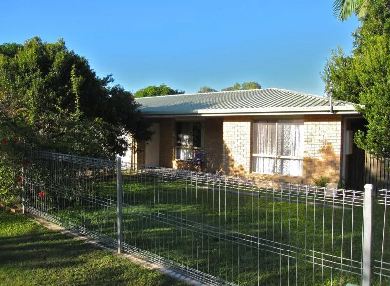 64 ROBERT ST, URANGAN, QLD 4655