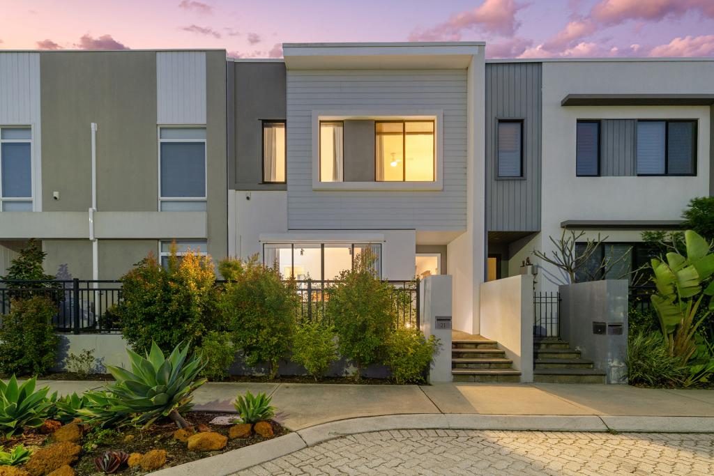 21 LIVORNO BVD, PIARA WATERS, WA 6112