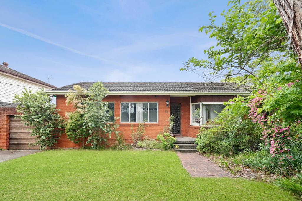 31 CARYSFIELD RD, BASS HILL, NSW 2197