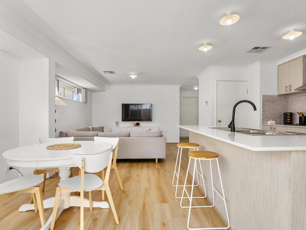 40 Silk Ch, Forrestfield, WA 6058