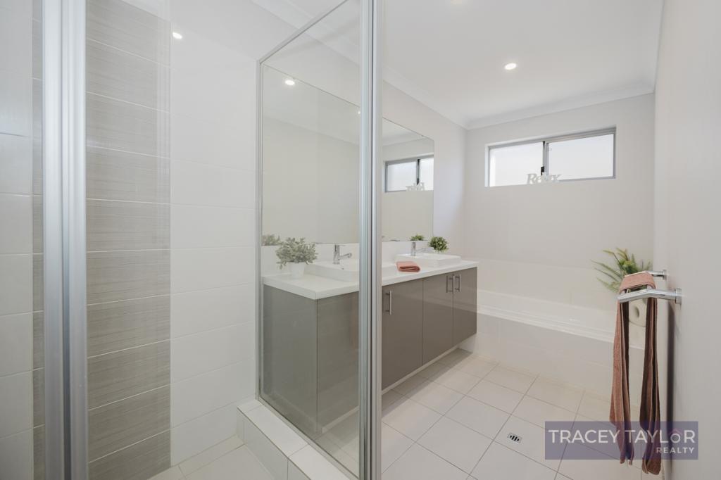 17 MAKASSAR WAY, CLARKSON, WA 6030