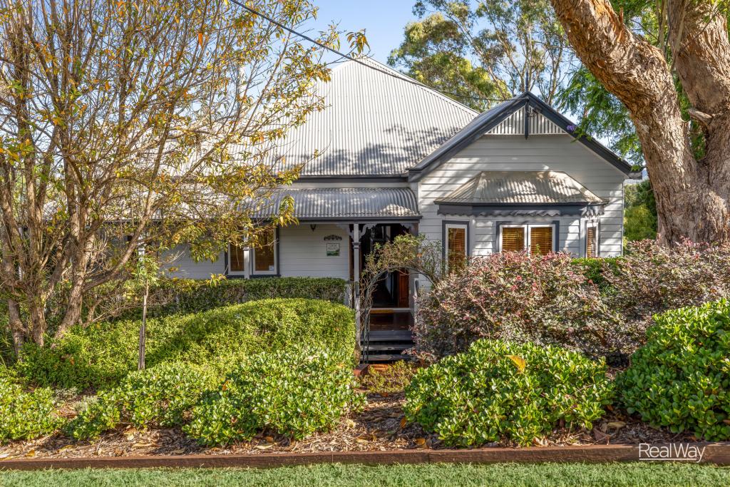 15 Rangeview Rd, Blue Mountain Heights, QLD 4350