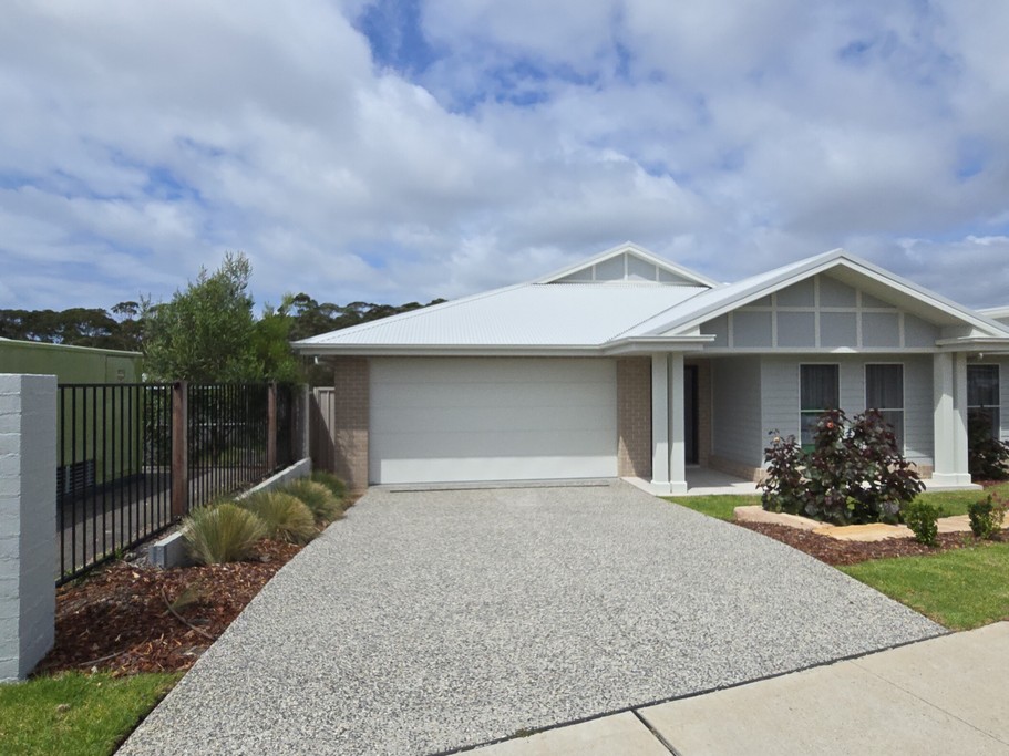 10 Birkdale Cct, Sussex Inlet, NSW 2540