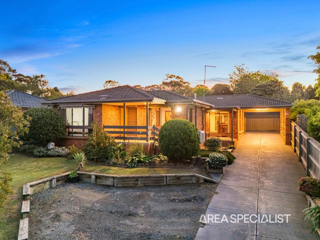 51 GARDENIA ST, PAKENHAM, VIC 3810