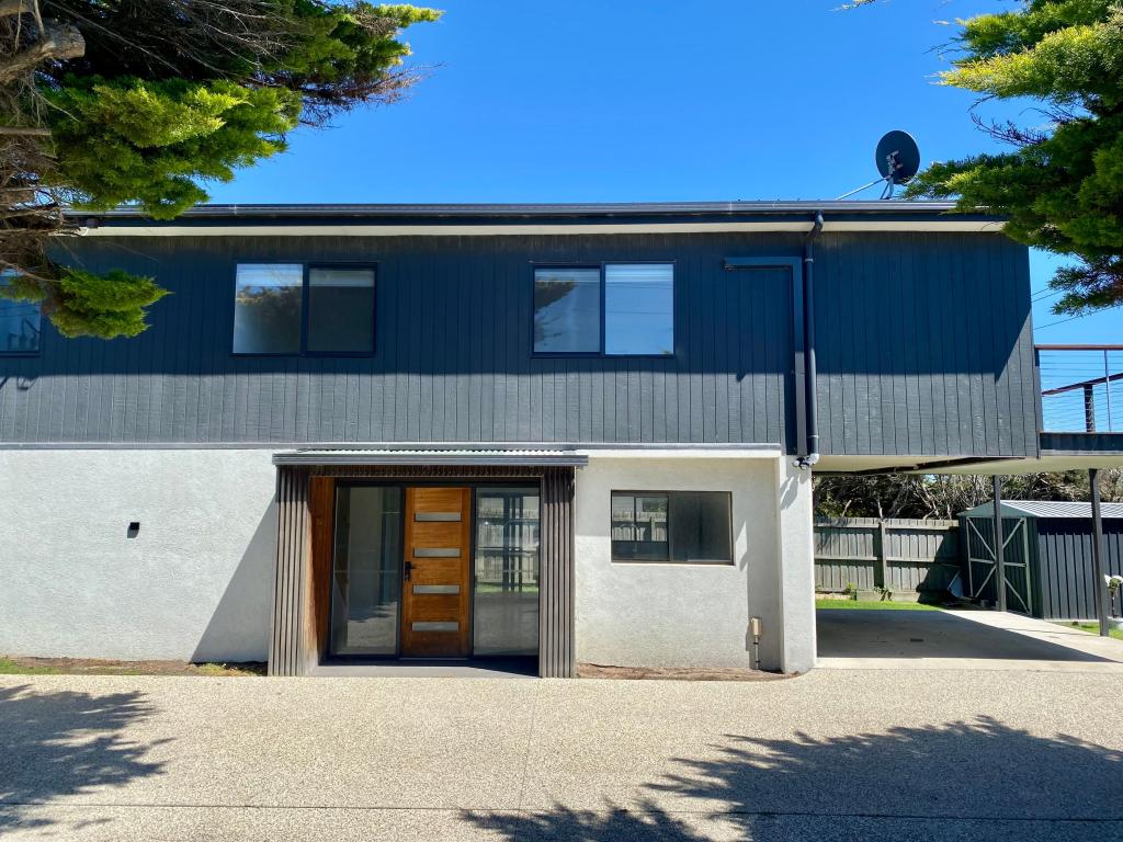 2A HOPETOUN CRES, SURF BEACH, VIC 3922