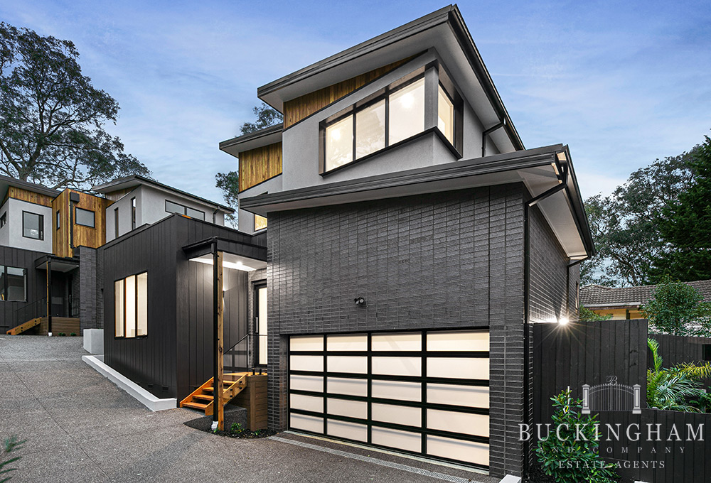 2/9 MEADOW CRES, MONTMORENCY, VIC 3094