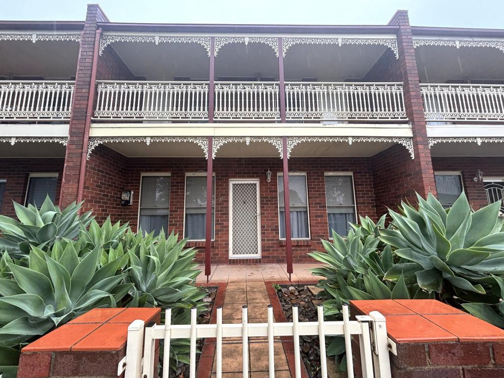 36 Kennedy Pde, Roxburgh Park, VIC 3064