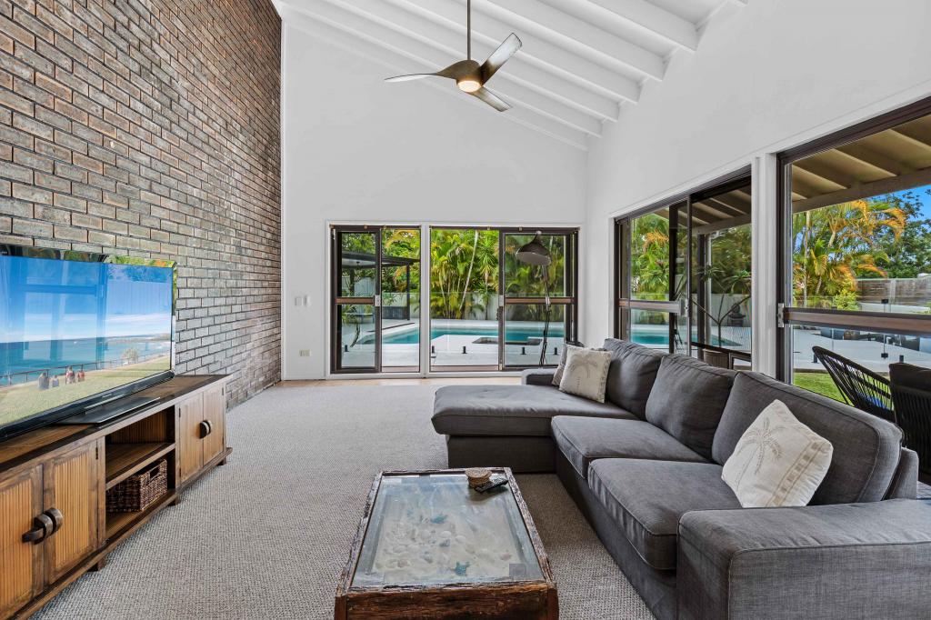 5 John Munro Ct, Carrara, QLD 4211