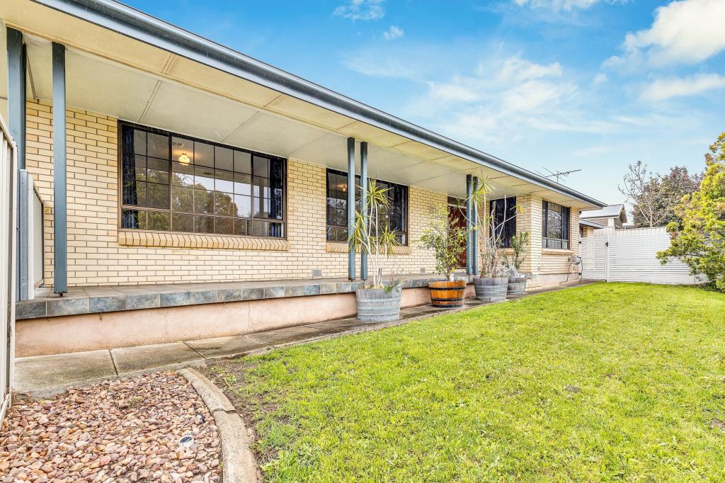 1 Far View Cres, Ridgehaven, SA 5097