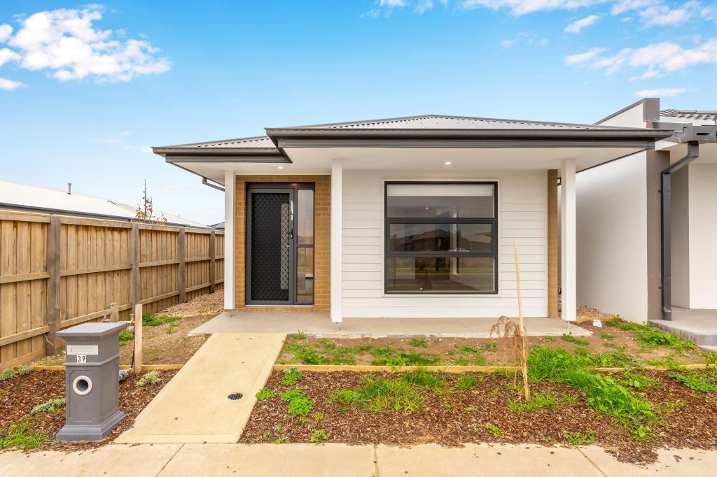 39 Mansfield Dr, Werribee, VIC 3030