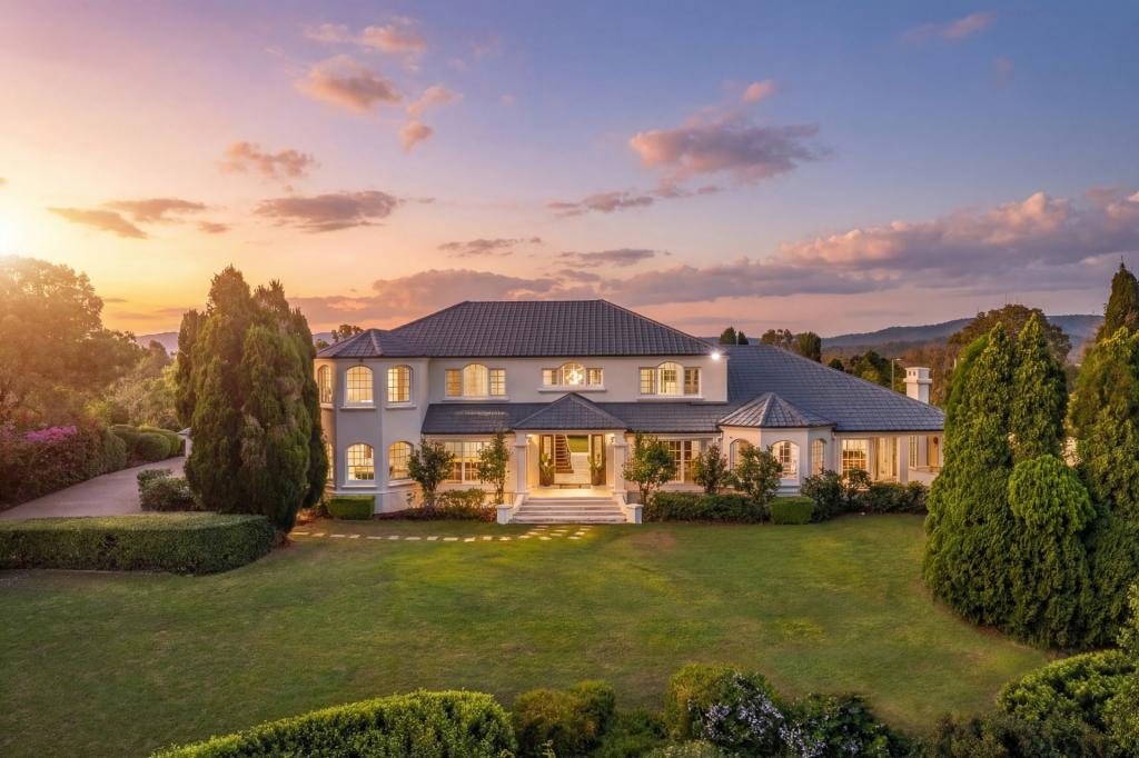 17 Leatherwood Pl, Brookfield, QLD 4069