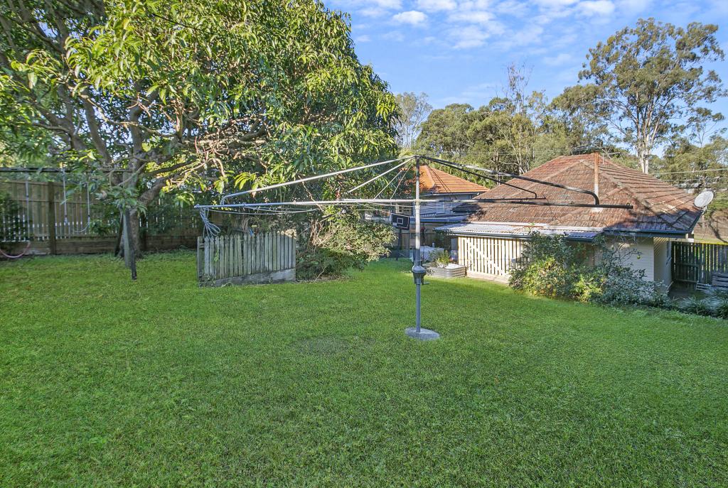 126 Holland Rd, Holland Park, QLD 4121