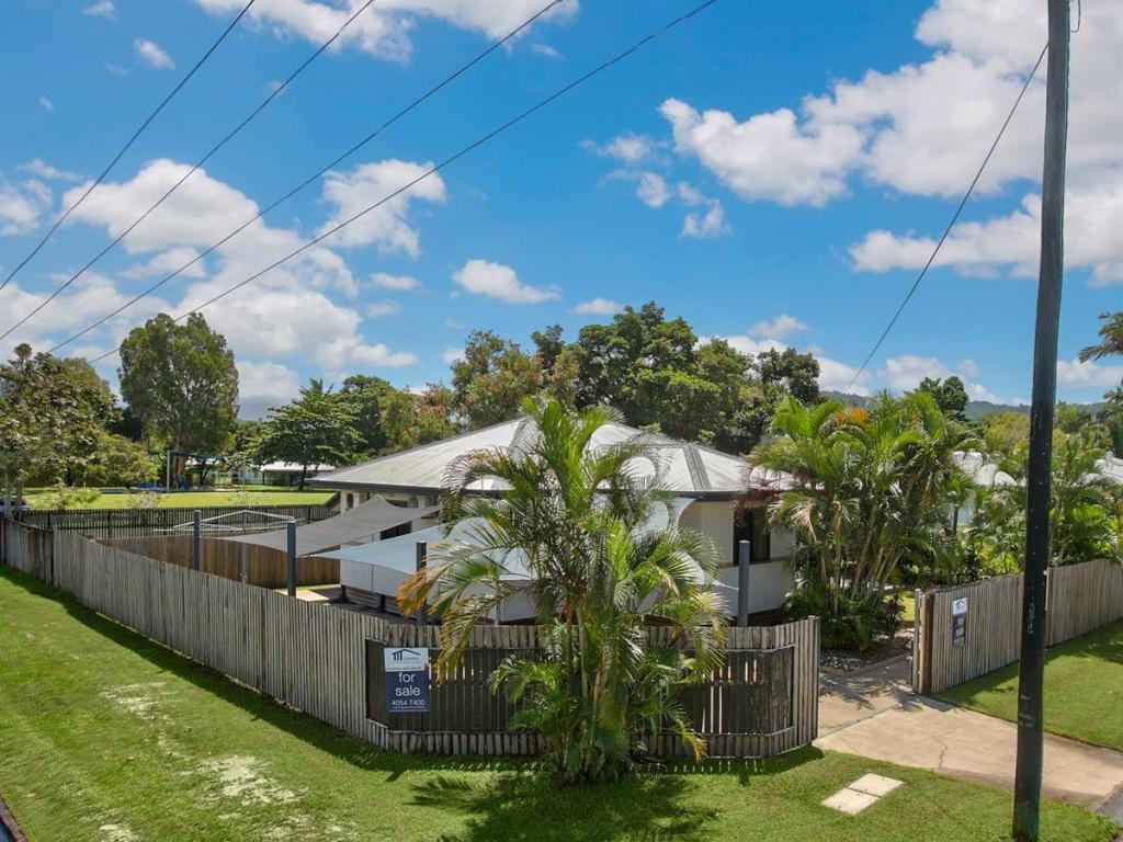 65 Clarke St, Manunda, QLD 4870