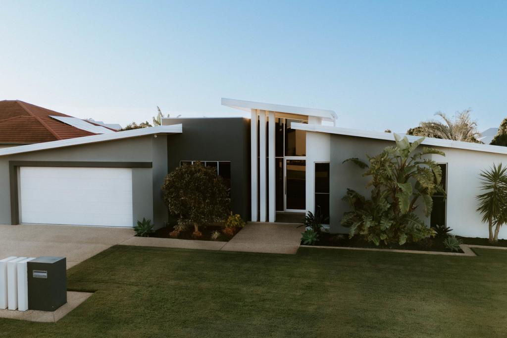 4 SUNDANCE PL, BARGARA, QLD 4670