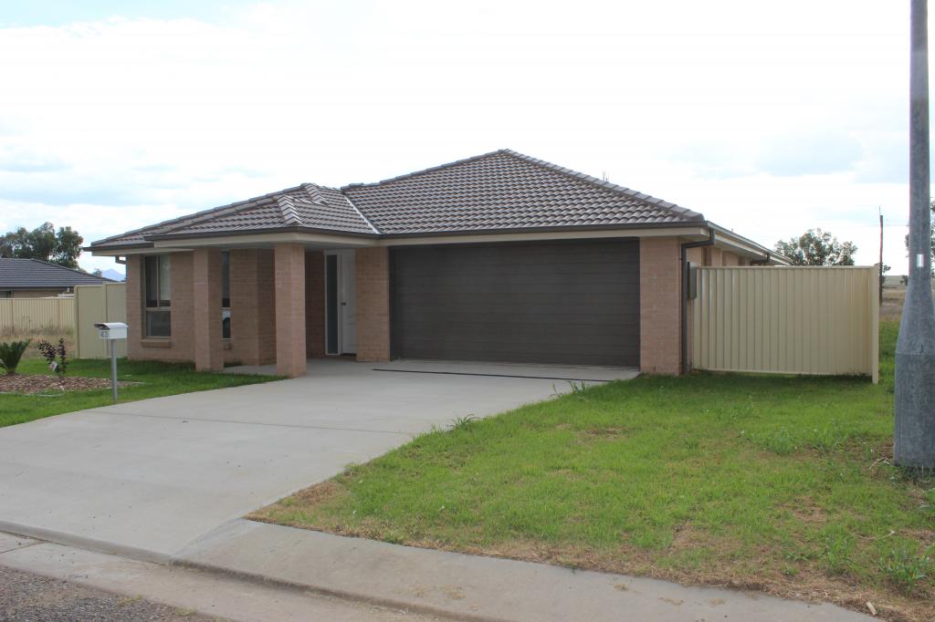 43 Flemming Cres, West Tamworth, NSW 2340