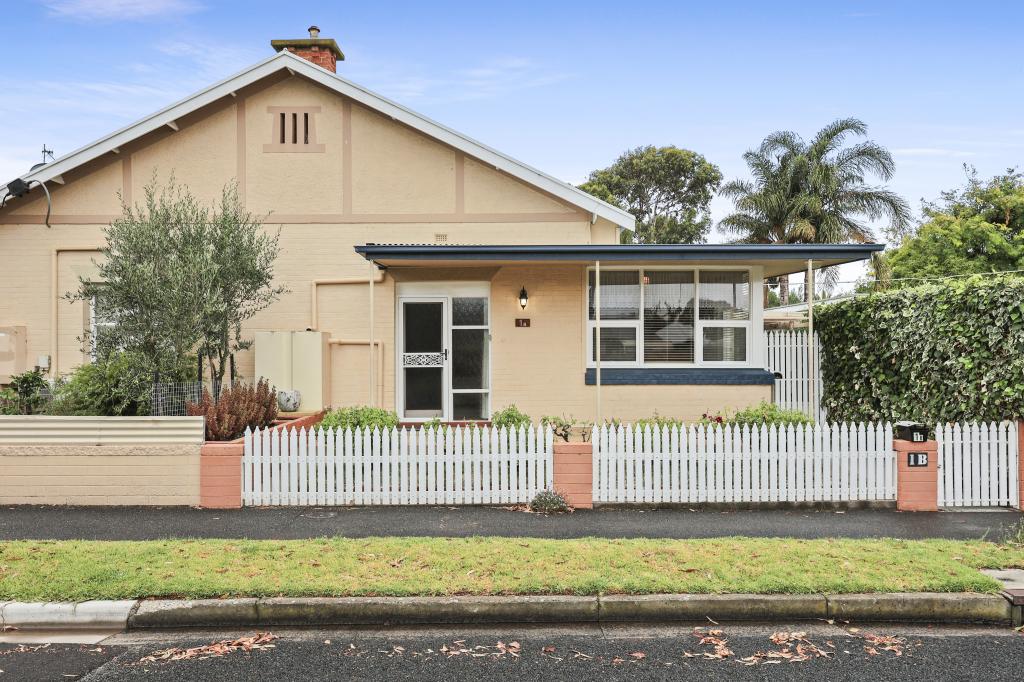 1b Hinkler St, Victor Harbor, SA 5211