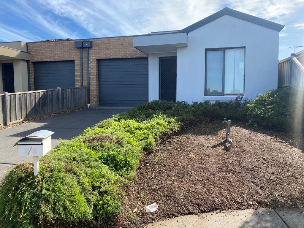 2/9 Casuarina Ct, Harkness, VIC 3337