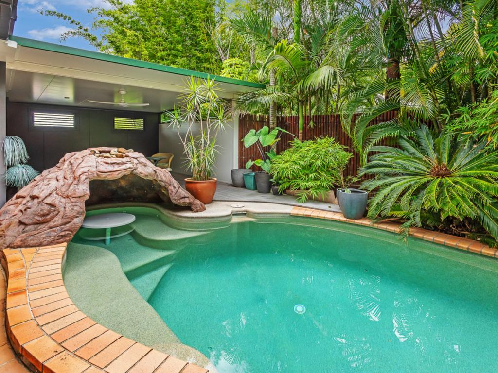 6 Loyalty St, Pacific Pines, QLD 4211