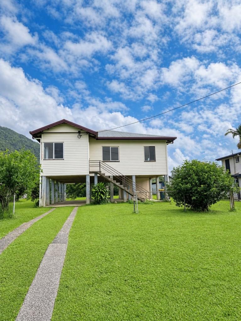 18 Curtis St, Tully, QLD 4854