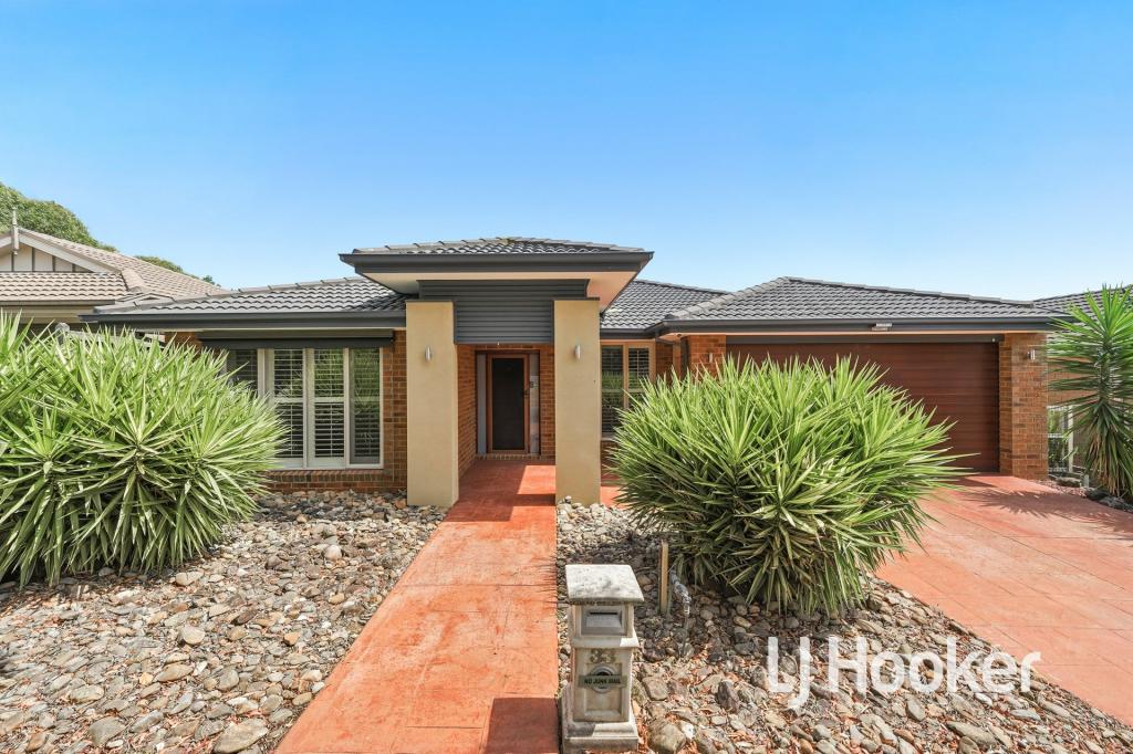33 Bohemia Cres, Pakenham, VIC 3810