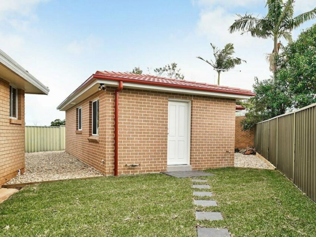 3a Motu Pl, Glenfield, NSW 2167