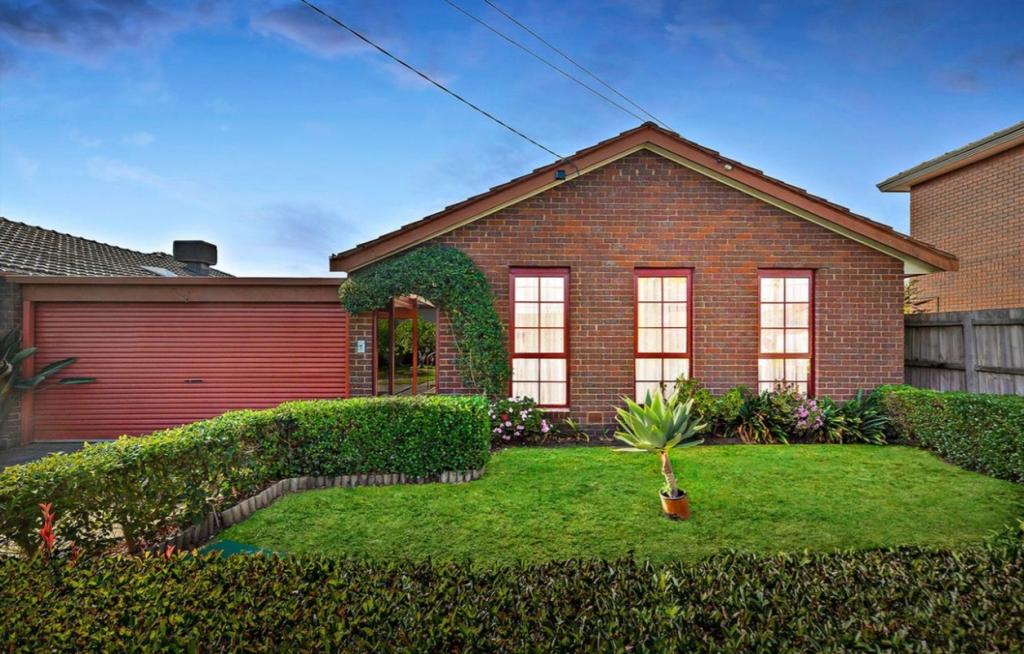 3 CLOVERDALE CL, BURWOOD EAST, VIC 3151