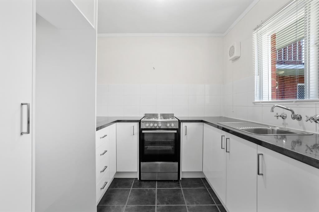 2/15 Corvus Pl, Rockingham, WA 6168