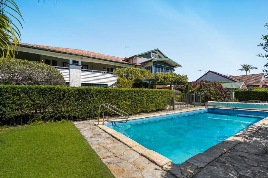 303 Cavendish Rd, Coorparoo, QLD 4151