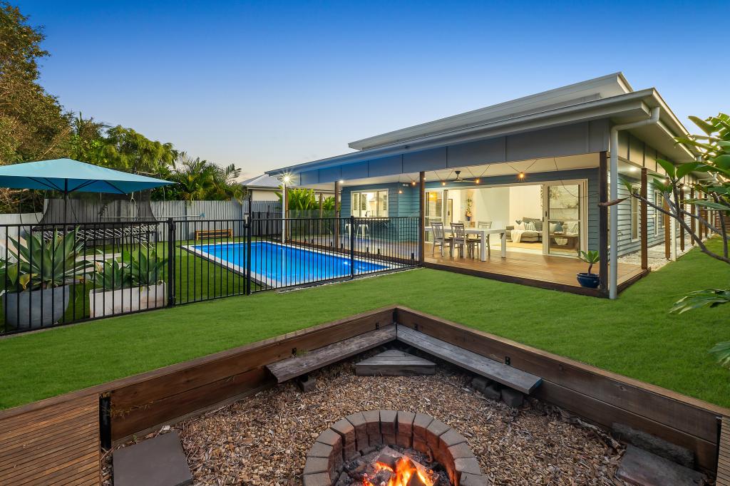 25 Surfrider Pl, Mudjimba, QLD 4564