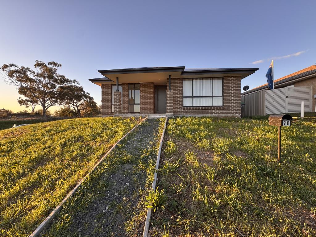 98 Perth St, Aberdeen, NSW 2336