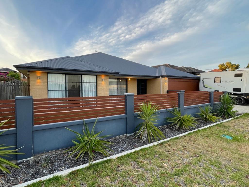 1 Ilya Lane, Banksia Grove, WA 6031