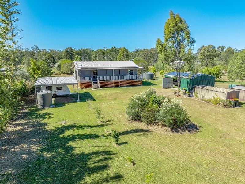 33 Linneus St, Owanyilla, QLD 4650