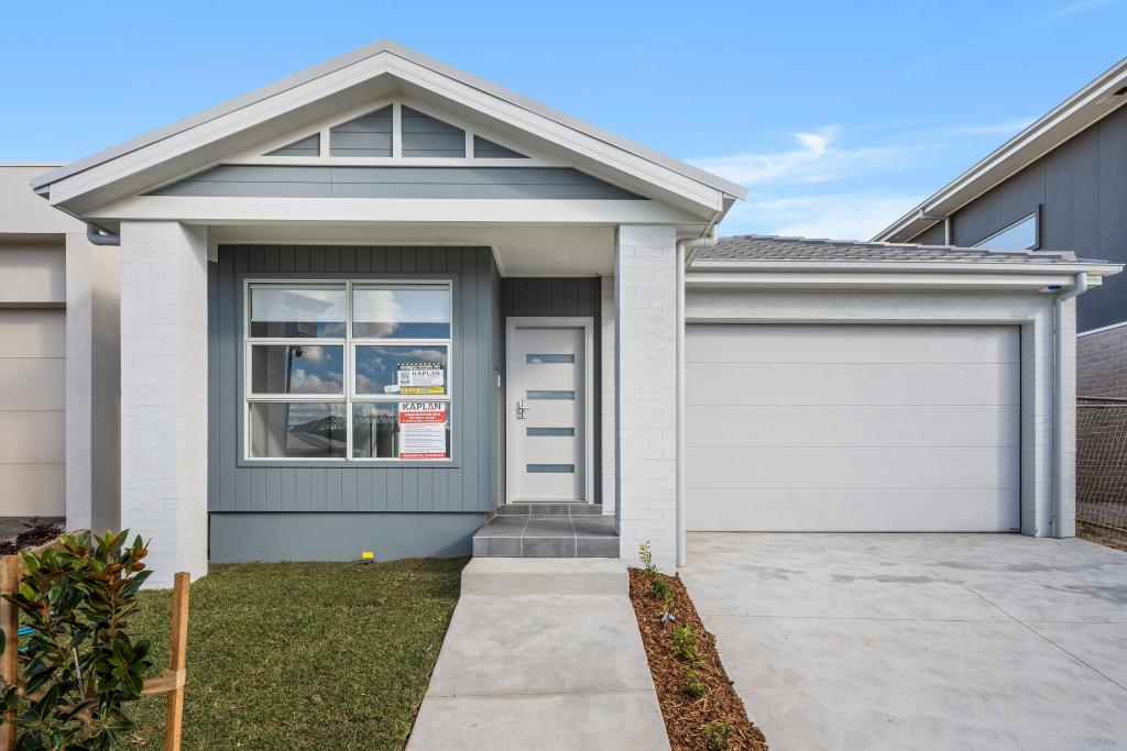 8 Carpenter St, Calderwood, NSW 2527