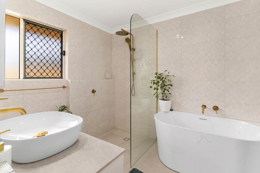 6 Hotham Cl, Parkhurst, QLD 4702