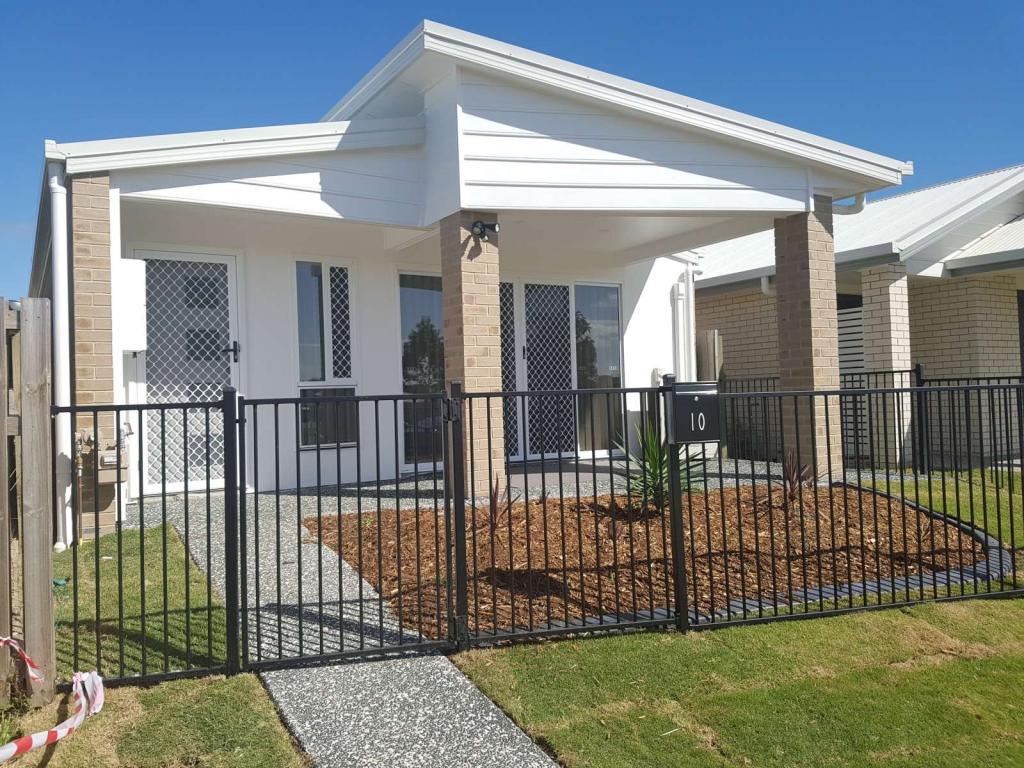 10 CARNARVON CT, PIMPAMA, QLD 4209