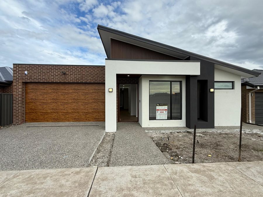 12 LUMIN BVD, KALKALLO, VIC 3064