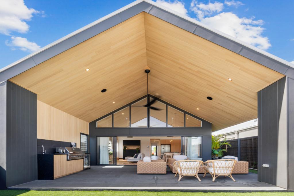 6 TUCKER ST, BELLS CREEK, QLD 4551