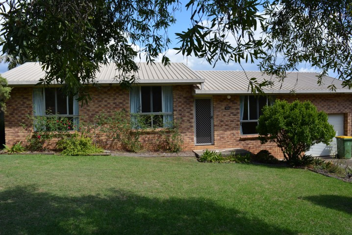 112 Hursley Rd, Newtown, QLD 4350